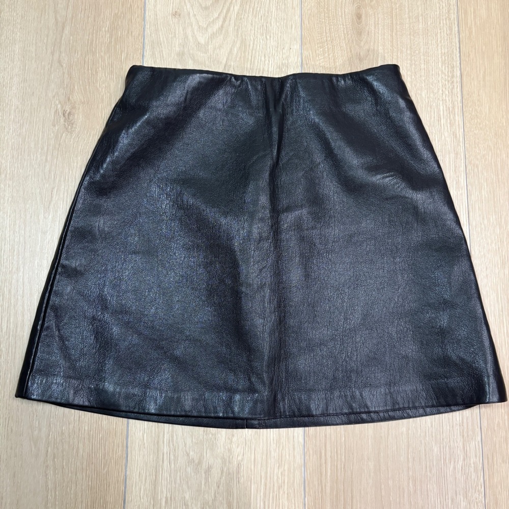 Wilfred Aritzia Black Vegan Leather Mini Skirt A-Line FVL 04-07-7347-SP23 Size 0